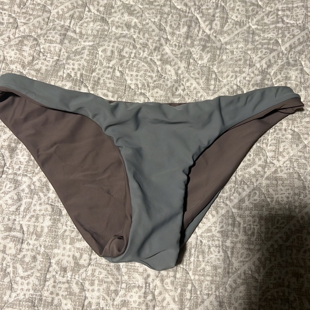 Bikini - Picture 2 of 3